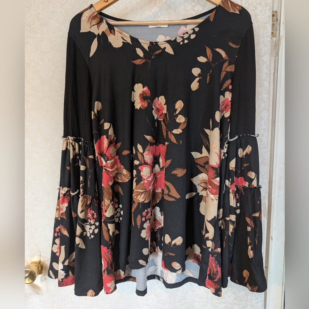 ODDY Floral Top with Big Bell Sleeves‎ Sz. Large
